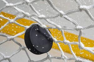 Fotografi Close-up of an Ice Hockey puck, cmannphoto