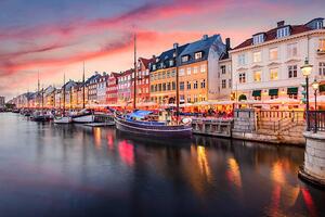 Fotografi Copenhagen, Denmark at Nyhavn Canal, SeanPavonePhoto