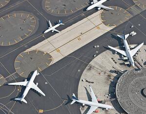 Illustration Aerial view of airport and runway, Johannes Mann