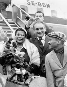 Fotografi Ella Fitzgerald at Paris Airport, 1957