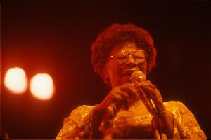 Fotografi Ella Fitzgerald performing at the Bussoladomani, 1980