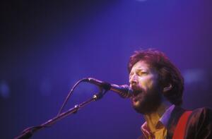 Fotografi British guitarist, singer and songwriter Eric Clapton, Rome, Palaeur, 1987