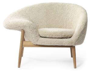 Warm Nordic - Fried Egg Chair / Oiled Oak - Fåtölj - Sheepskin (Moonlight) - L99 x W68 x H68 cm