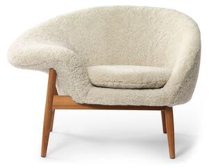 Warm Nordic - Fried Egg Chair / Oiled Teak - Fåtölj - Sheepskin (Moonlight) - L99 x W68 x H68 cm