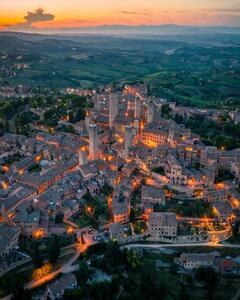 Fotografi San Gimignano town at night with, Pol Albarrán