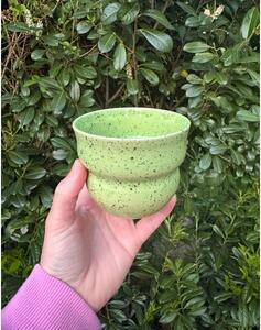 KRAKI Ceramics - Curvy cup - Kopp - Lime - D9 x H8 cm, 250 ml