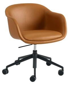 Muuto - Fiber Conference Armchair - Kontorsstol - Refine Leather Cognac / Black / With Wheels - H73,2 x W63,5 x D68 cm