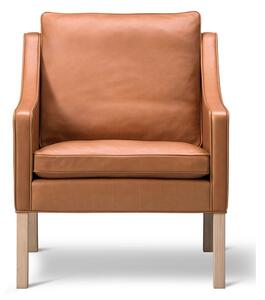 Fredericia Furniture - Mogensen Club Chair 2207 by Børge Mogensen - Fåtölj - Max 95 Cognac / Lacquered Oak - W69 x D84 x H84 x SH43 cm