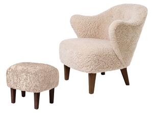 Audo Copenhagen - Ingeborg m/Fodskammel - Fåtölj - Sheepskin / Moonlight / Smoked Oak - H76 x L81 x W76 cm