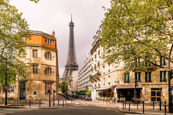 Fotografi Street in Paris with Eiffel Tower, France, Alexander Spatari