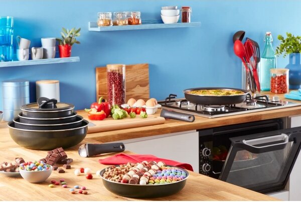 Tefal - Sätt med matlagningsutrustning 10 delar INGENIO EASY COOK & CLEAN BLACK