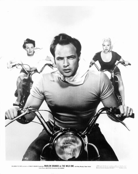 Fotografi Mary Murphy and Marlon Brando In 'The Wild One', Archive Photos