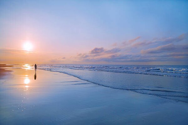 Fotografi Person walking on beach at sunrise, Shannon Fagan, (40 x 26.7 cm)