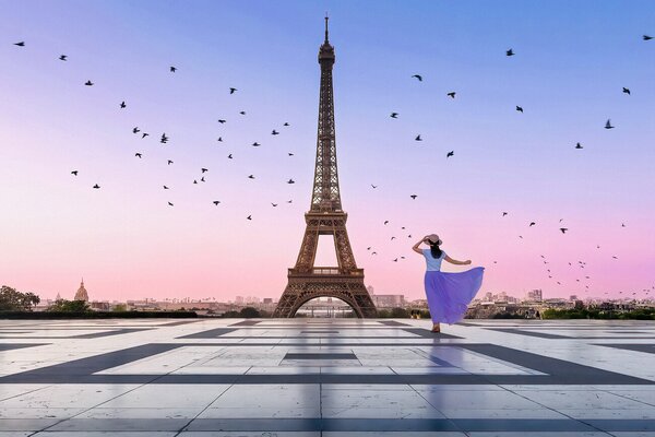 Fotografi Good Morning Eiffel, Kenneth Zeng, (40 x 26.7 cm)