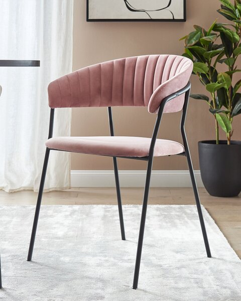 Uppsättning med 2 matstolar Klädsel i Rosa sammet Svarta metallben med armstöd Böjt ryggstöd Modern och samtida design Beliani