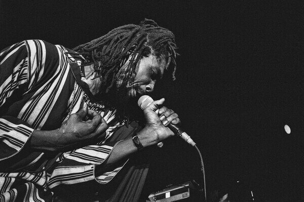 Fotografi Reggae musician Peter Tosh in concert, Rome, 1980