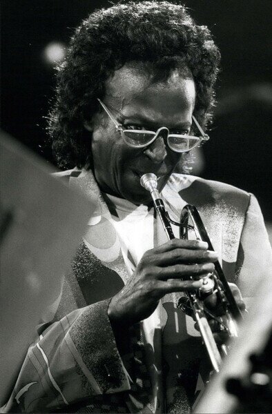 Fotografi Miles Davis performing at the Montreux Jazz Festival, 1991